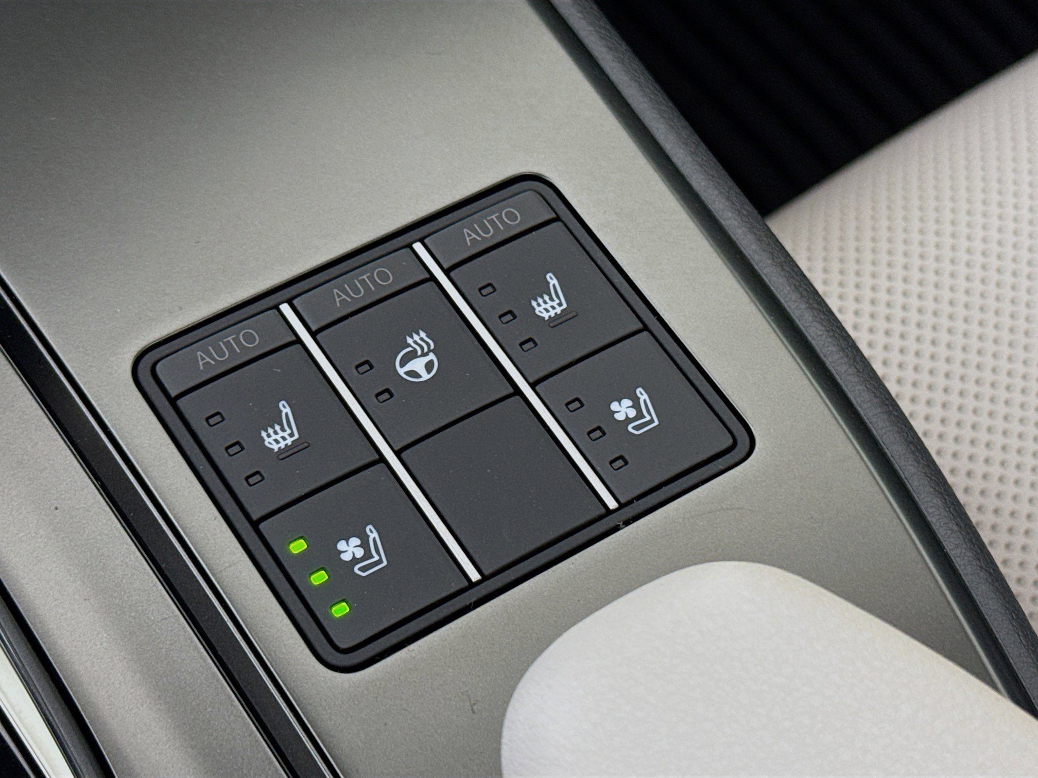 New 2026 Lexus UX 300h AWD w/ Accessory Package (2T) image 21