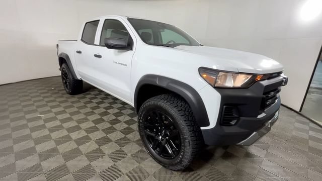 Used 2025 Chevrolet Colorado Trail Boss AWD/4WD image 14
