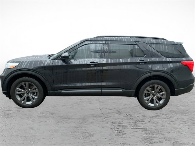 Used 2023 Ford Explorer XLT w/ Equipment Group 202A image 5