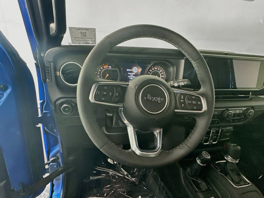Used 2025 Jeep Wrangler Unlimited Sahara AWD/4WD image 16