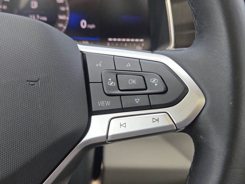 Used 2025 Volkswagen Jetta SE FWD image 30
