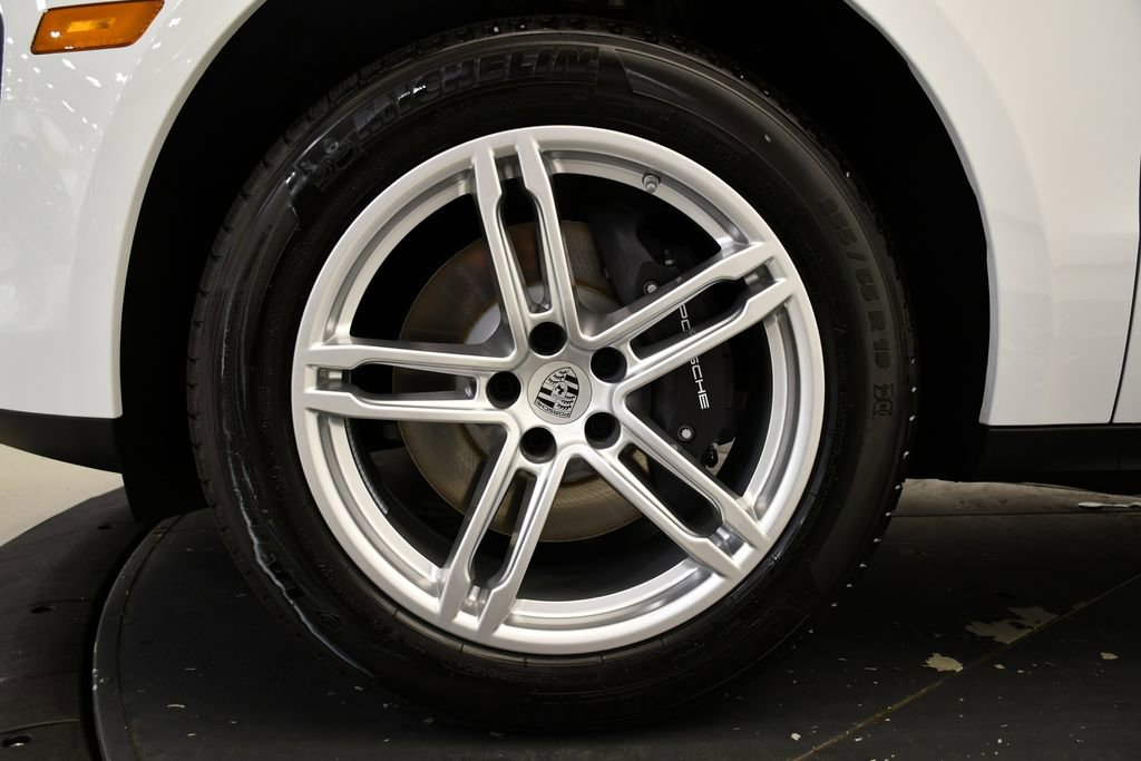 Certified 2025 Porsche Macan image 16