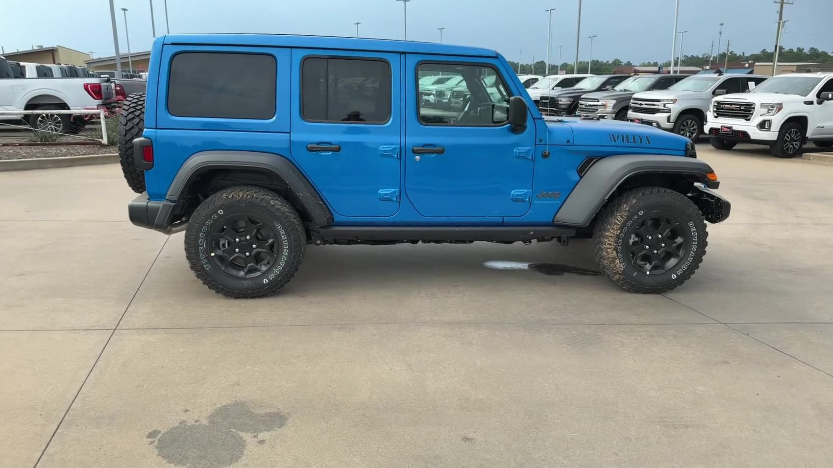 New 2023 Jeep Wrangler Unlimited w/ Sun & Screen Package AWD/4WD image 9