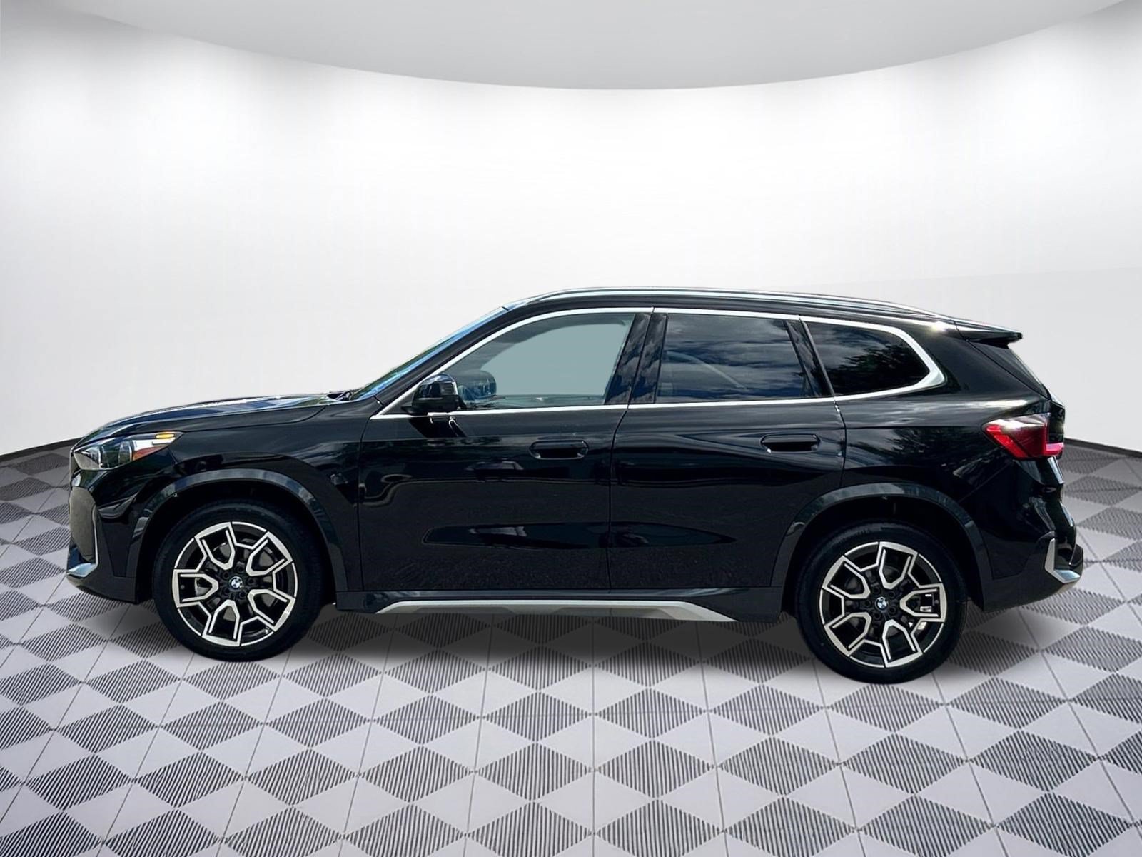 Used 2025 BMW X1 xDrive28i w/ Premium Package AWD/4WD image 2