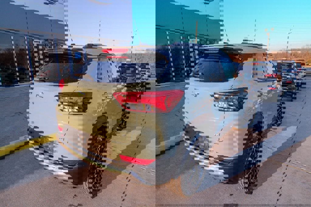 Used 2025 Chevrolet TrailBlazer LT AWD/4WD image 3