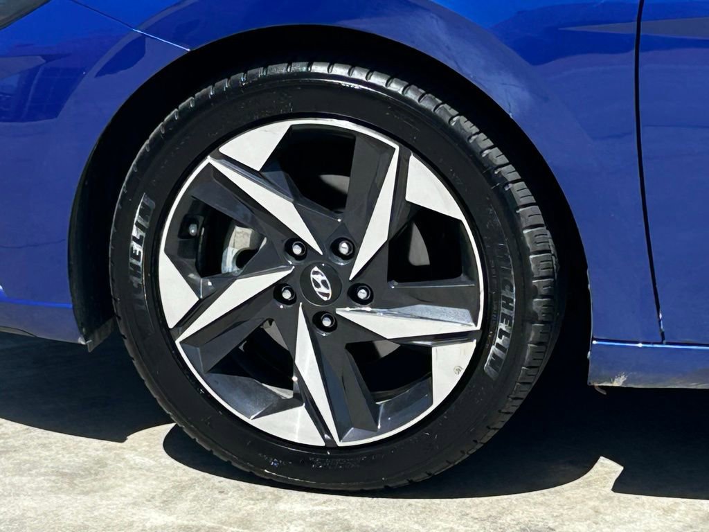 Used 2022 Hyundai Elantra SEL w/ Convenience + Premium Package FWD image 5