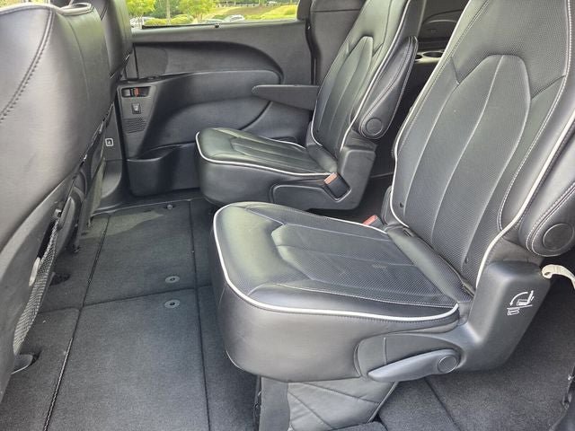 Used 2026 Chrysler Pacifica Limited w/ S Appearance Package FWD image 11