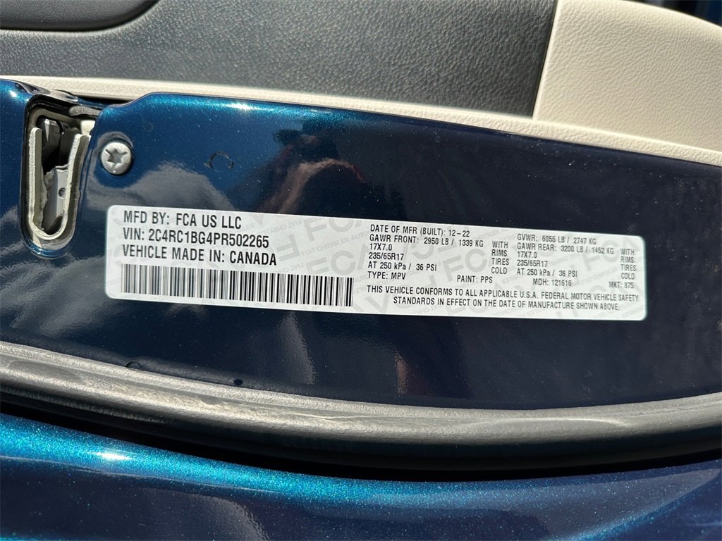 Used 2023 Chrysler Pacifica Touring-L image 30