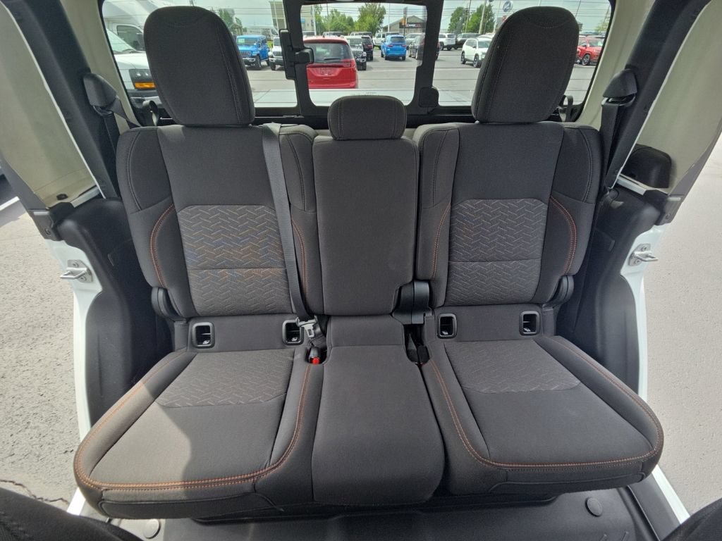 Used 2022 Jeep Gladiator Mojave w/ Cold Weather Group AWD/4WD image 22