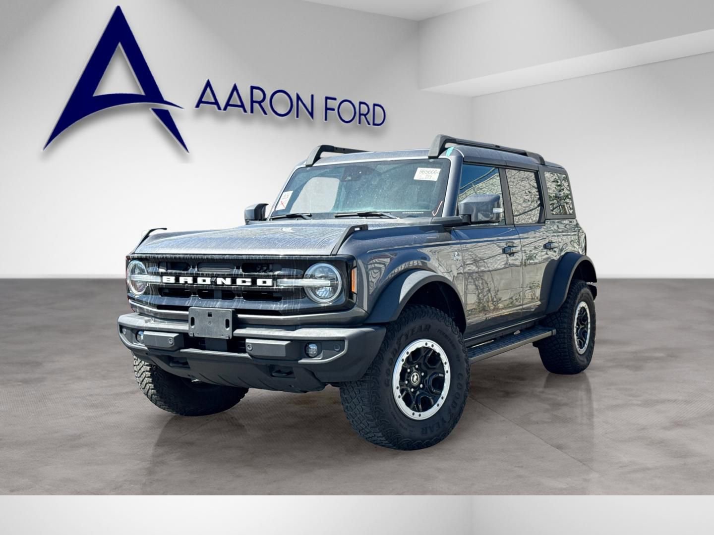Used 2023 Ford Bronco Outer Banks w/ Sasquatch Package image 2