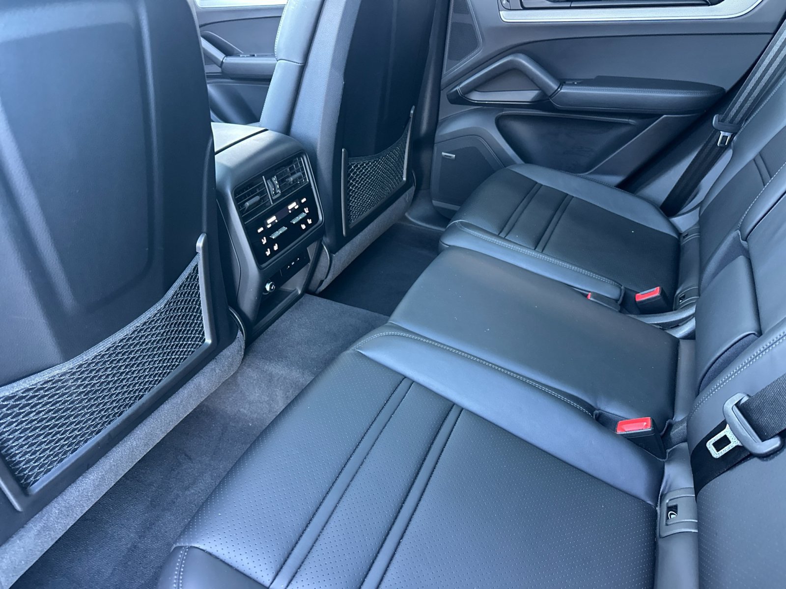 Certified 2024 Porsche Cayenne AWD/4WD image 23