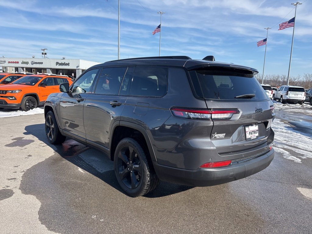 Used 2023 Jeep Grand Cherokee L Laredo image 5