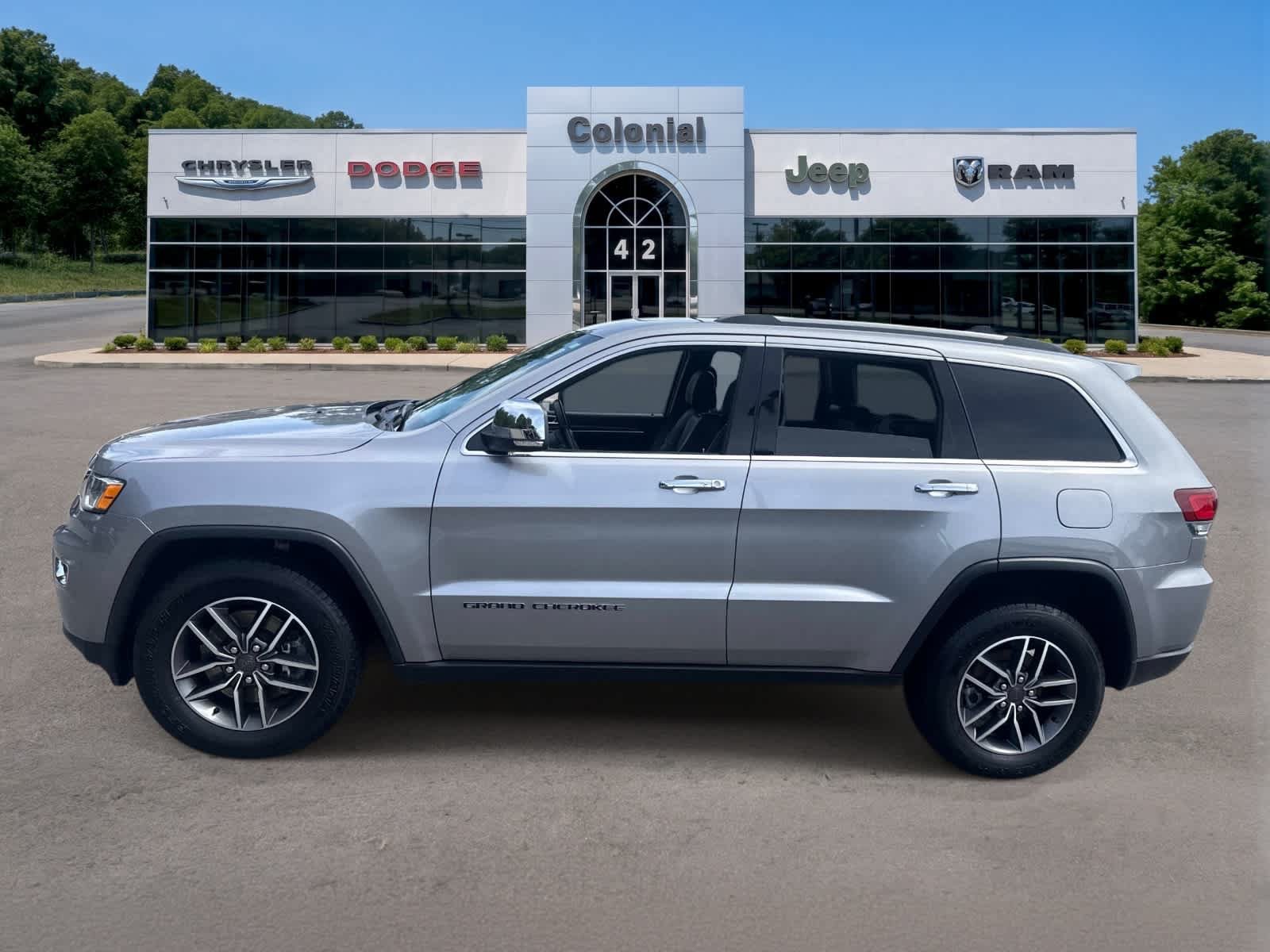 Used 2021 Jeep Grand Cherokee Limited AWD/4WD image 2