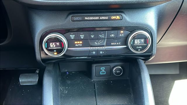 Used 2021 Ford Escape SE image 24