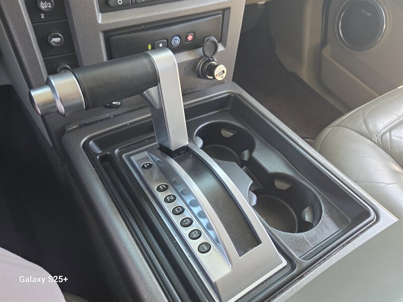Used 2004 HUMMER H2 w/ Preferred Equipment Group AWD/4WD image 32