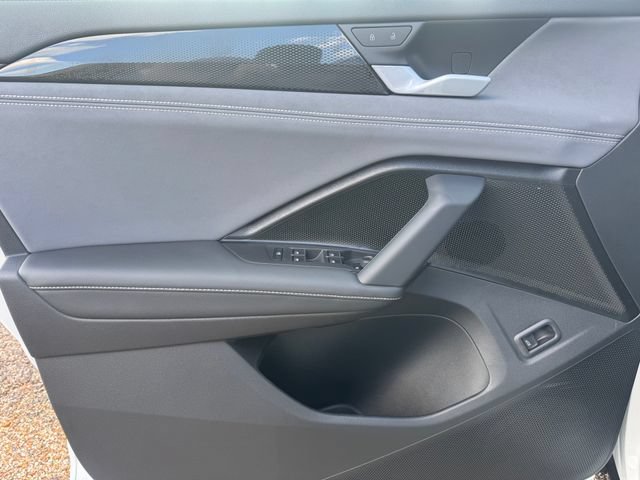 New 2026 Volkswagen Tiguan SE FWD image 11