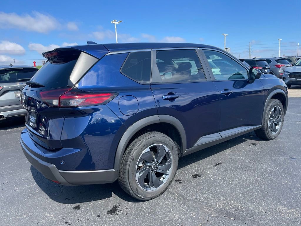 Used 2024 Nissan Rogue SV FWD image 4