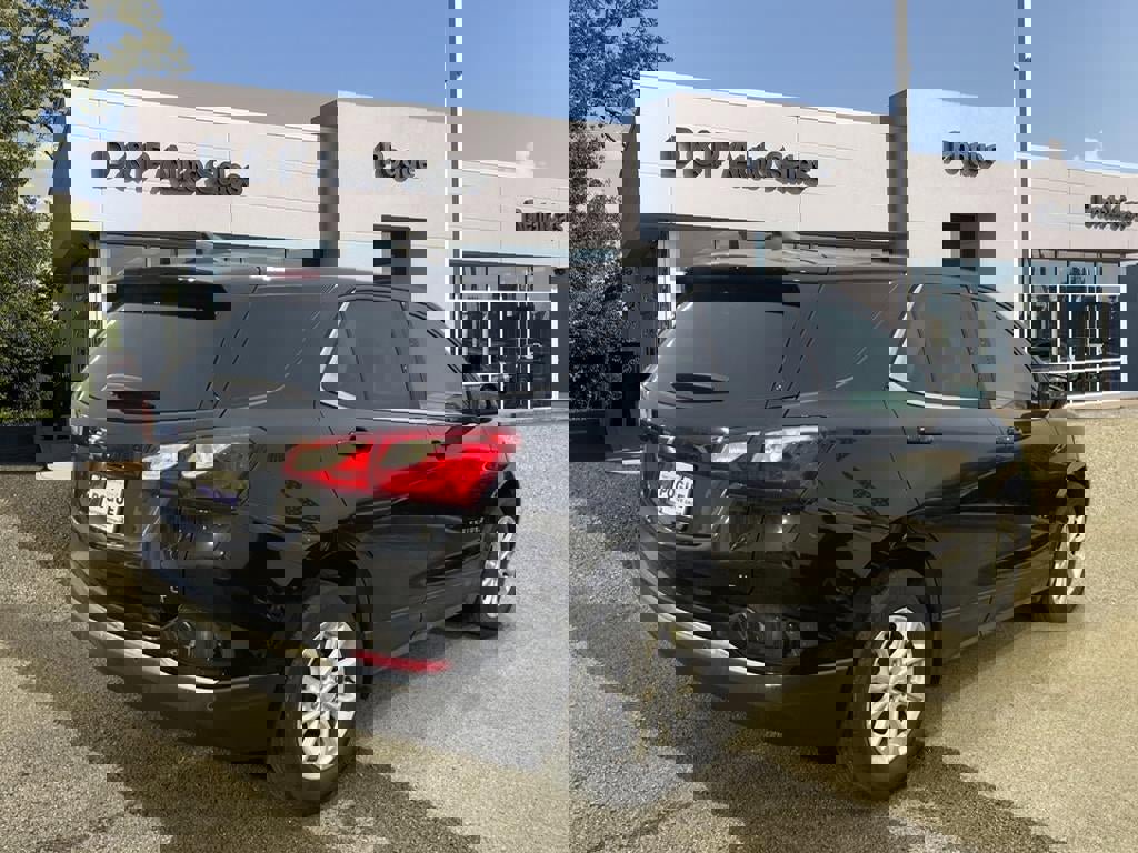 Used 2020 Chevrolet Equinox LT image 2