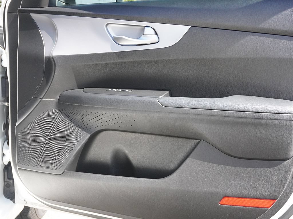 Used 2023 Kia Forte LXS w/ LXS Technology Package FWD image 19