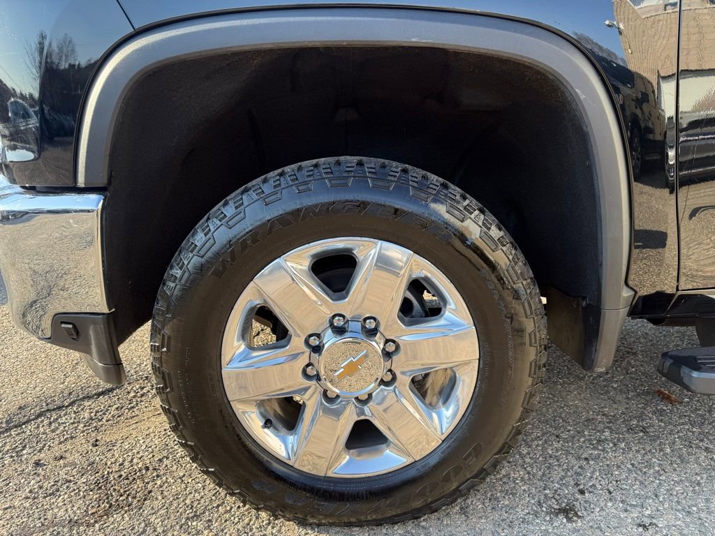 Used 2023 Chevrolet Silverado 2500 LTZ w/ LTZ Convenience Package AWD/4WD image 8