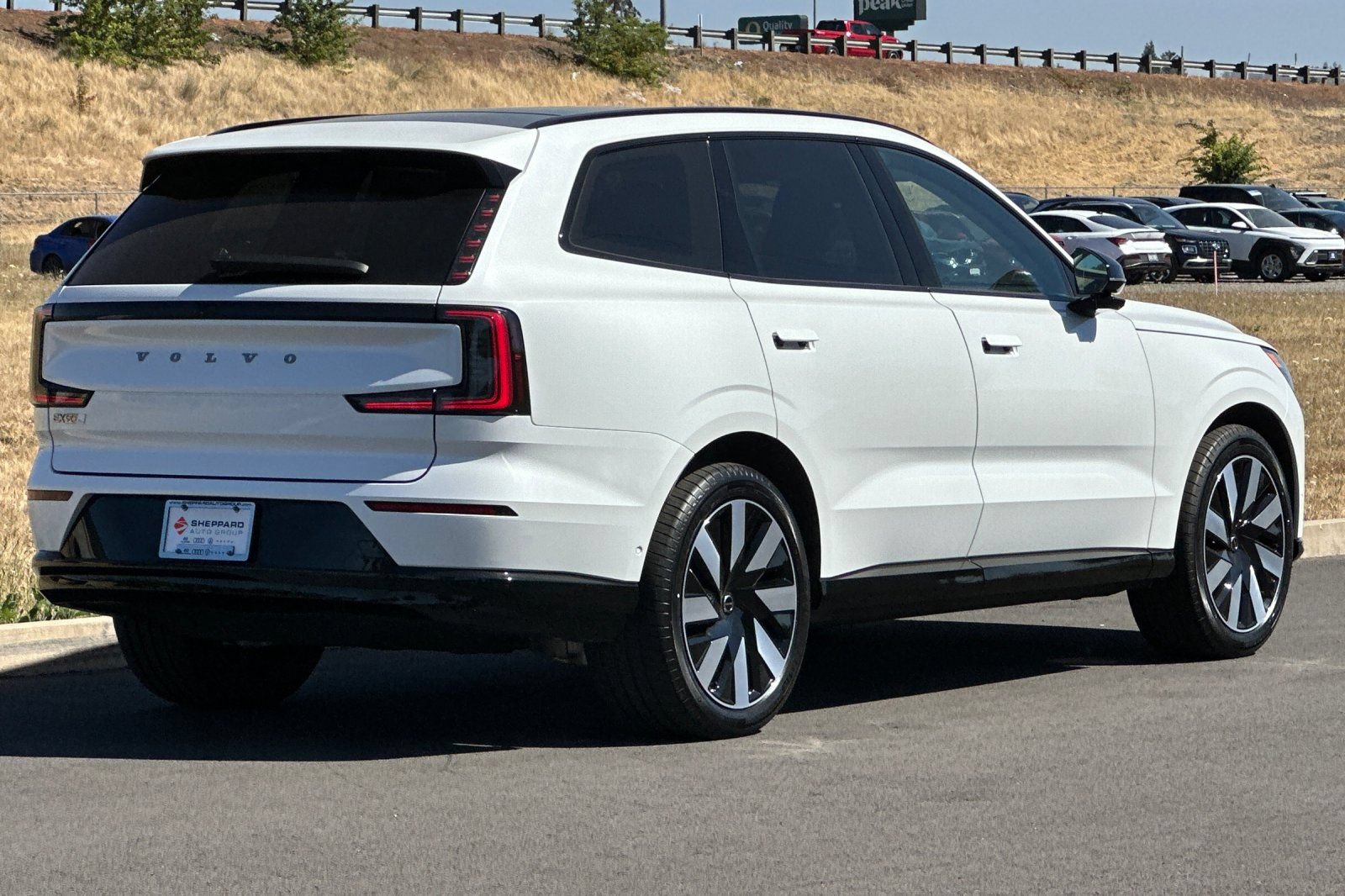 New 2026 Volvo EX90 Ultra AWD/4WD image 3