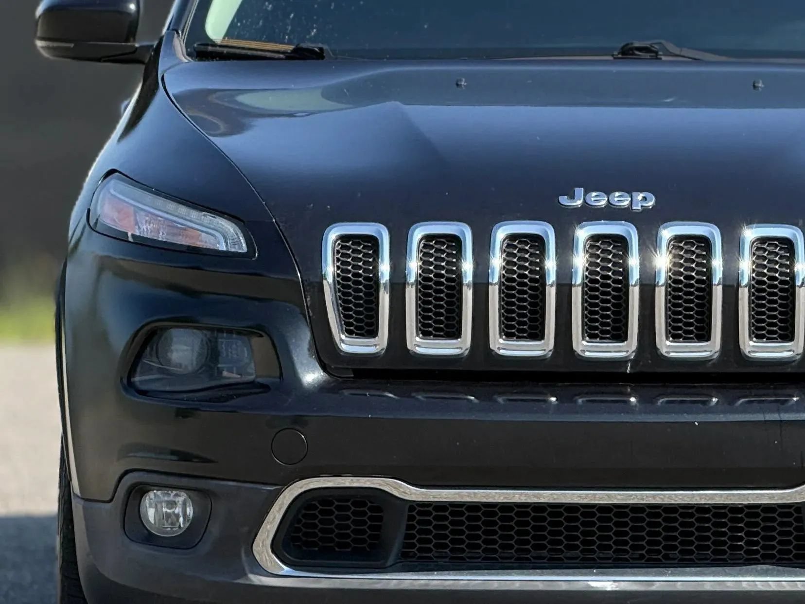 Used 2015 Jeep Cherokee Limited AWD/4WD image 11