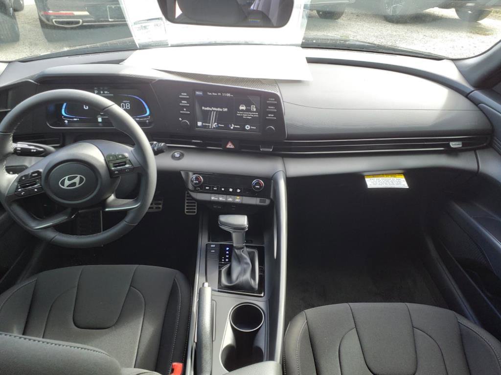 Used 2025 Hyundai Elantra Sport image 14