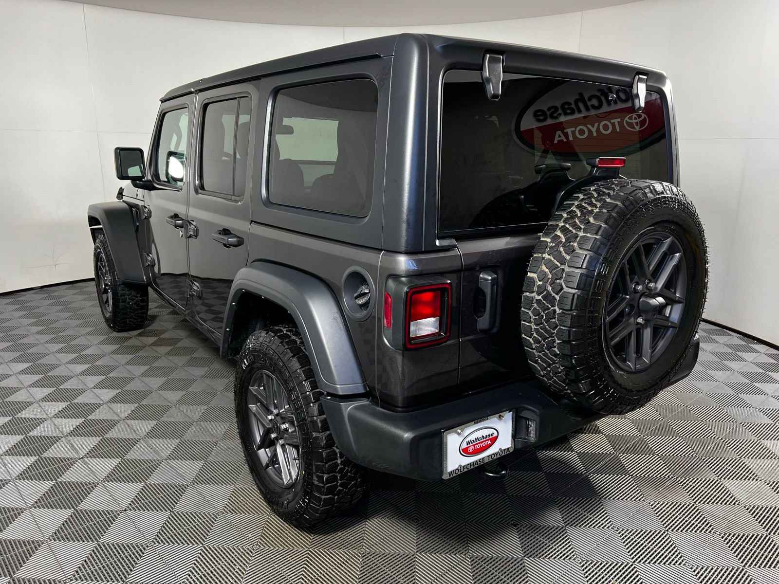 Used 2024 Jeep Wrangler Sport S image 7