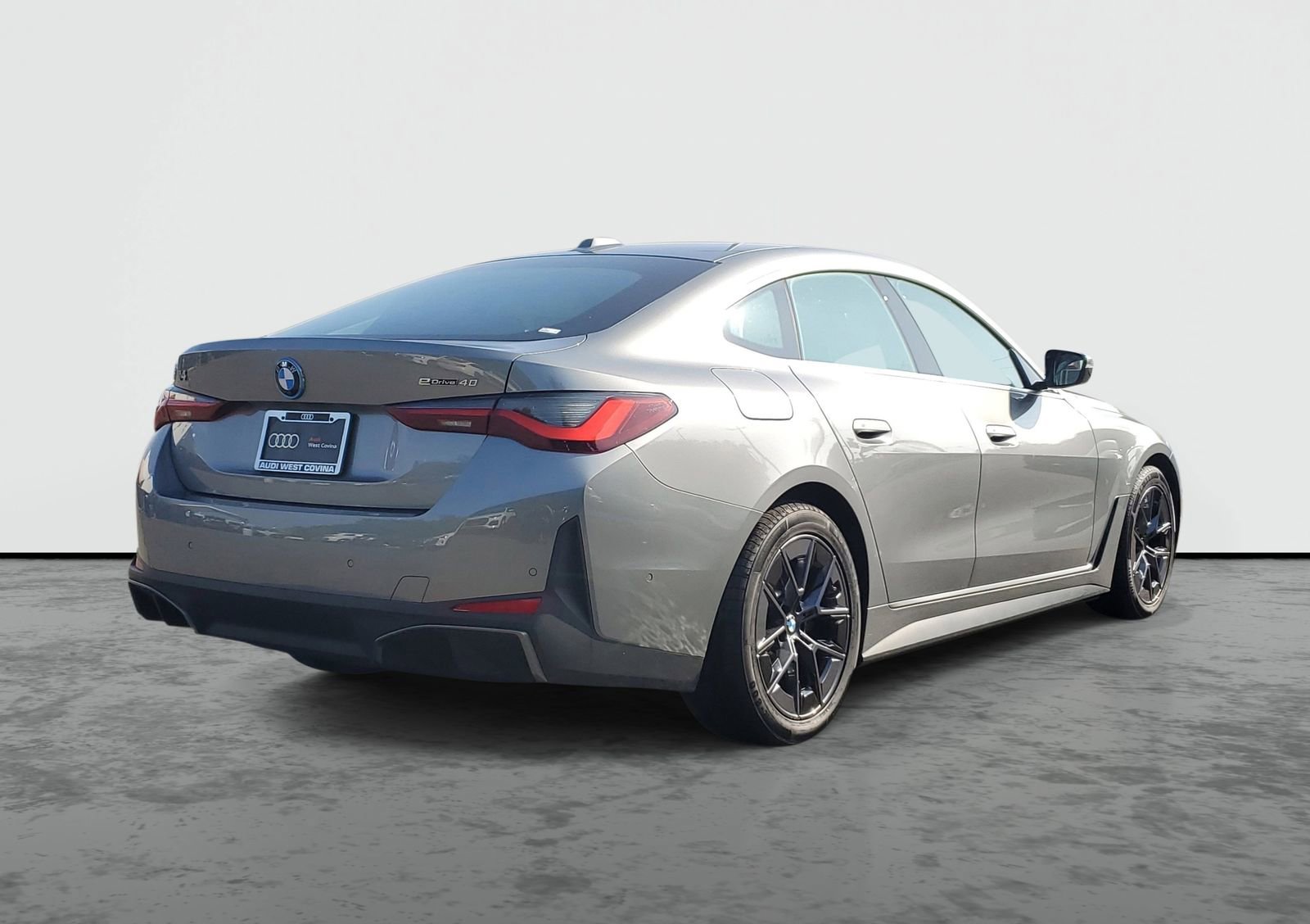 Used 2025 BMW i4 eDrive40 RWD image 4