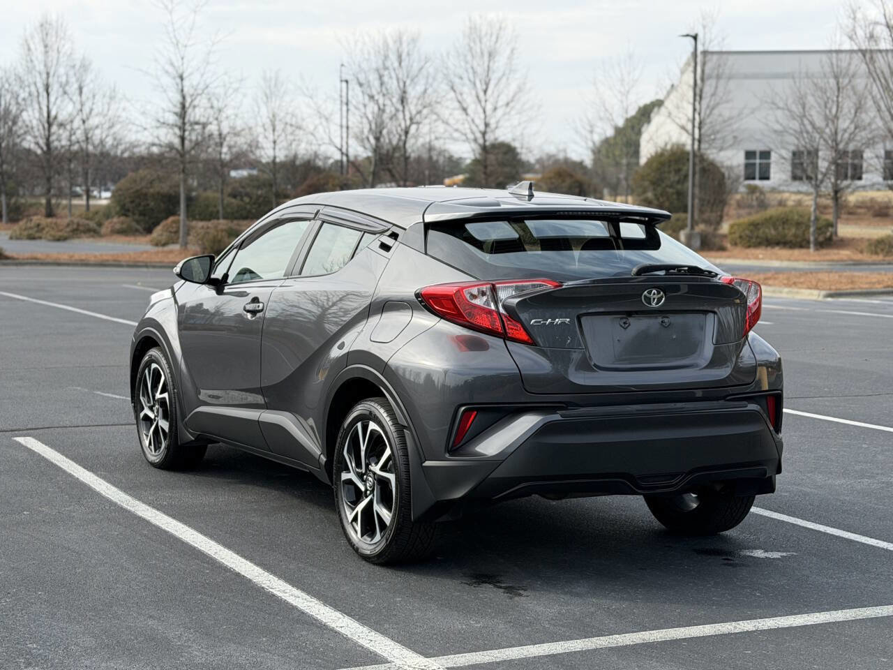 Used 2018 Toyota C-HR XLE image 5
