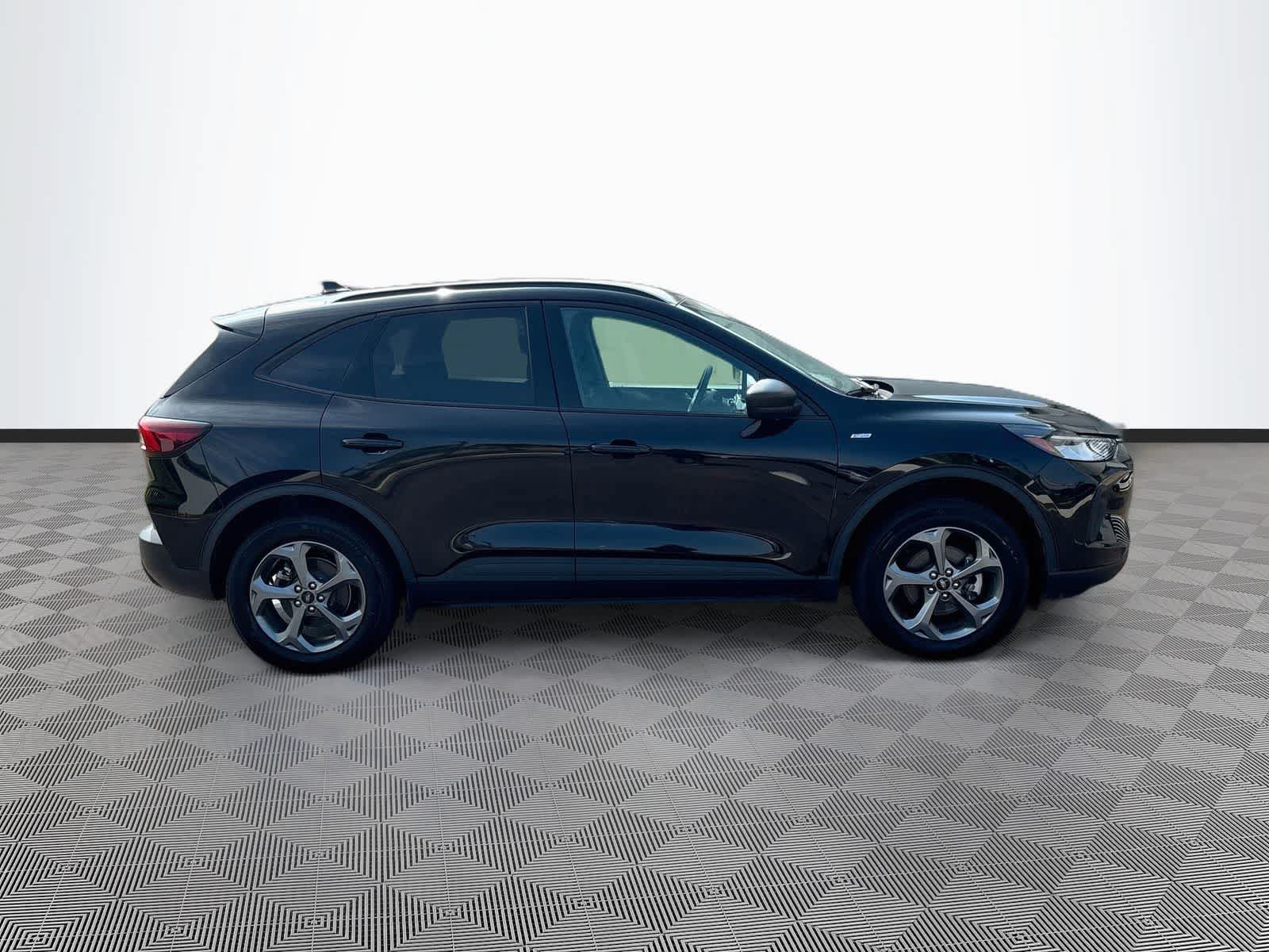 Used 2025 Ford Escape ST-Line AWD/4WD image 4