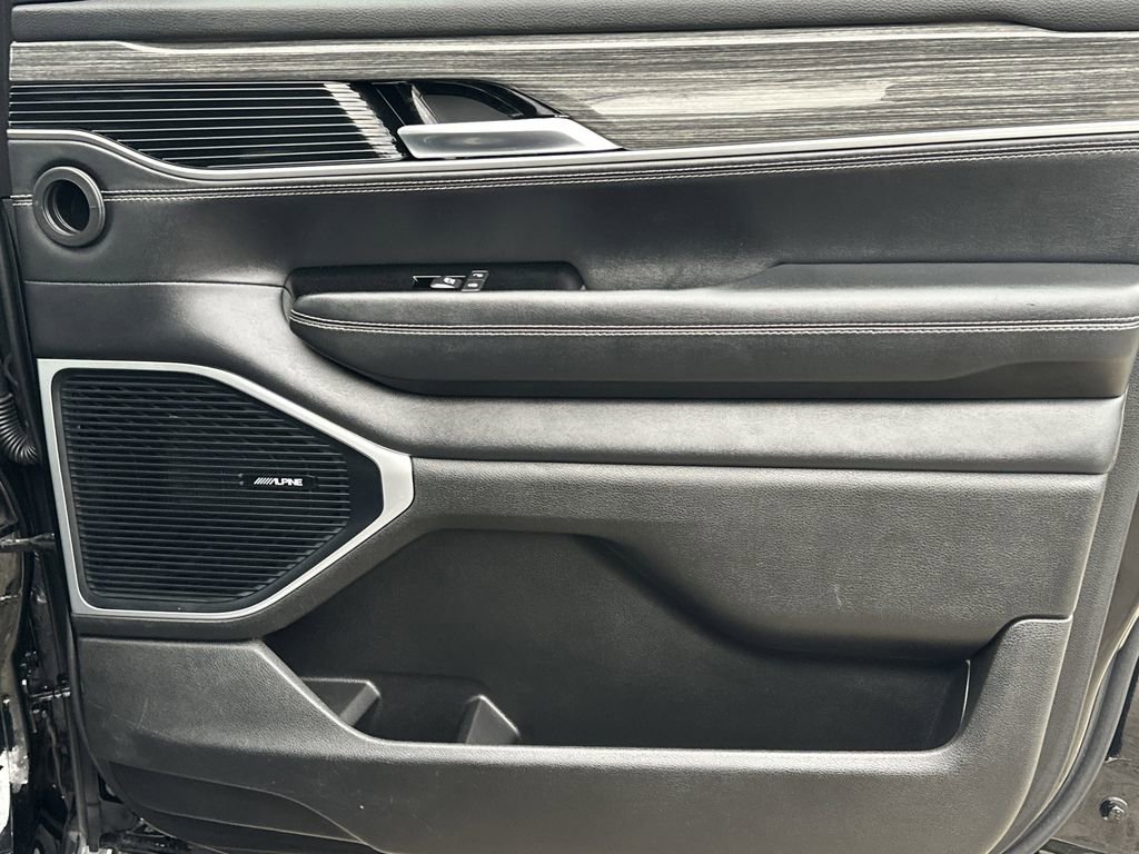 Used 2022 Jeep Wagoneer Series III w/ Rear Seat Video Group 1 image 15