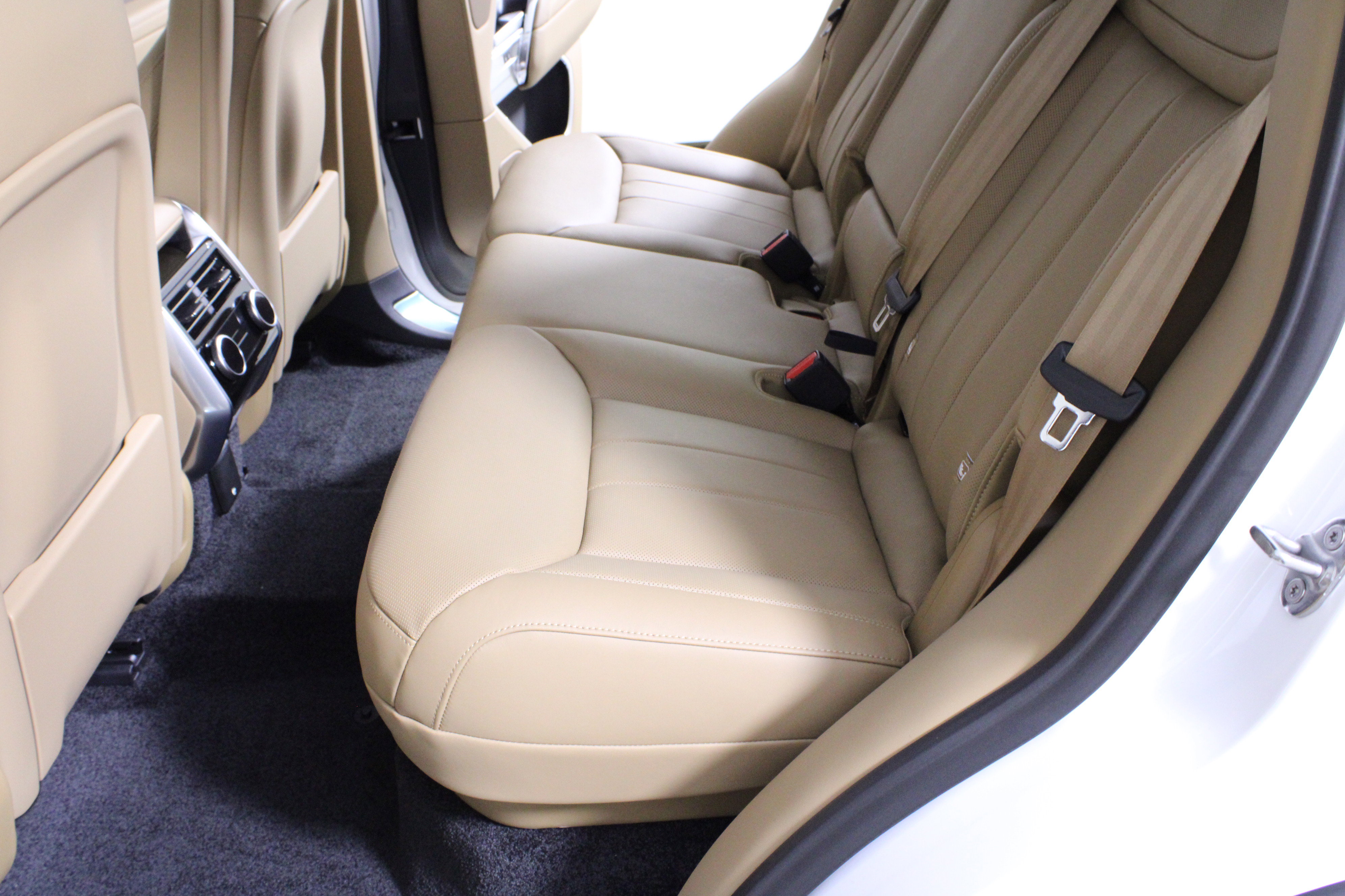 New 2026 Land Rover Range Rover SE image 10