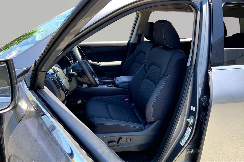 Used 2025 Nissan Pathfinder SV AWD/4WD image 15