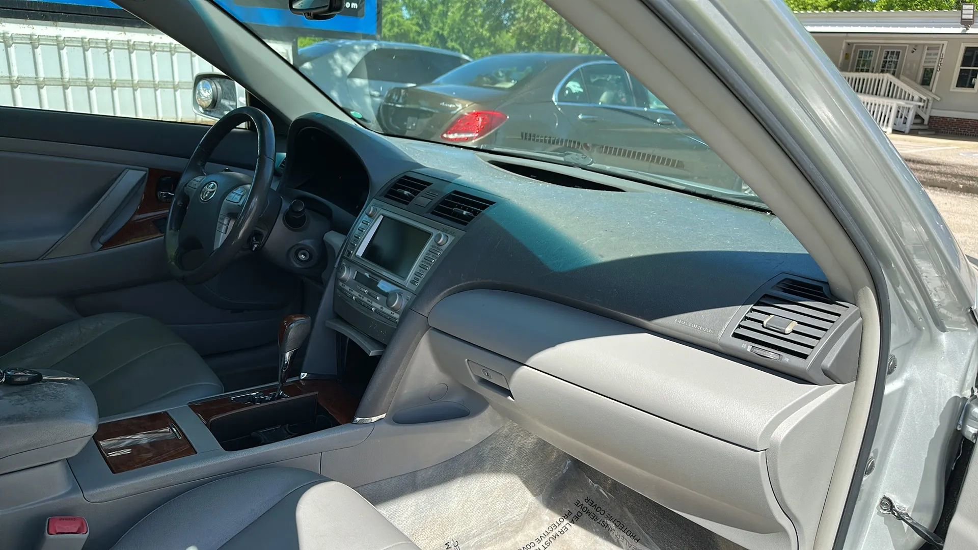 Used 2011 Toyota Camry XLE w/ SE/XLE Extra-Value Pkg FWD image 21