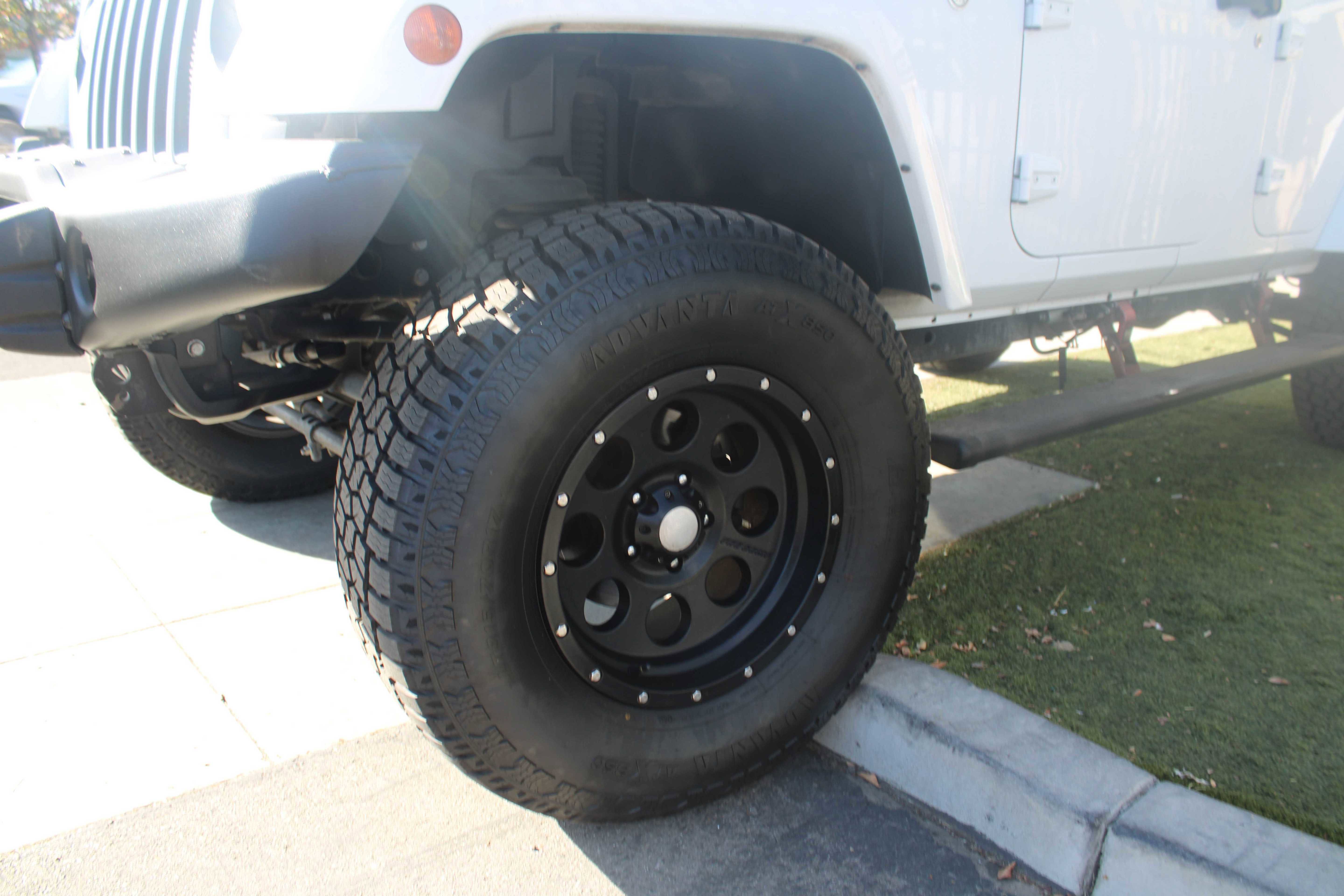 Used 2017 Jeep Wrangler Unlimited Sahara image 32