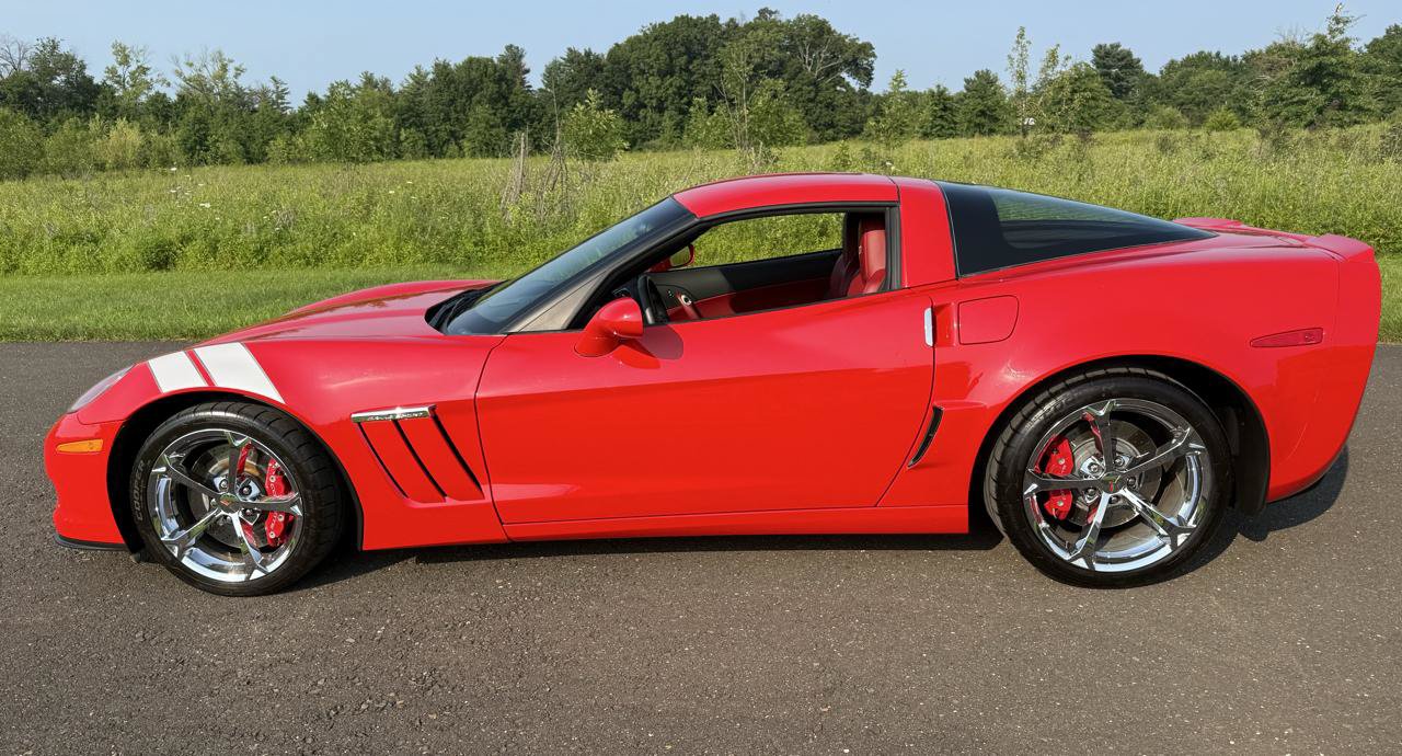 Used 2013 Chevrolet Corvette Grand Sport w/ 2LT Preferred Equipment Group RWD image 3