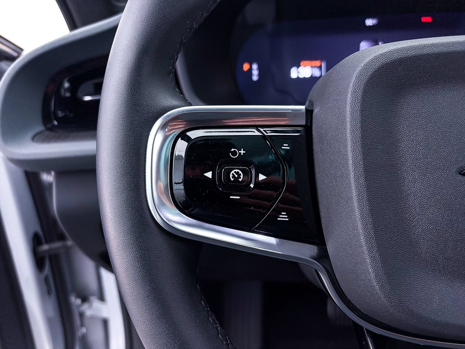 Used 2022 Polestar Polestar 2 w/ Plus Package AWD/4WD image 32