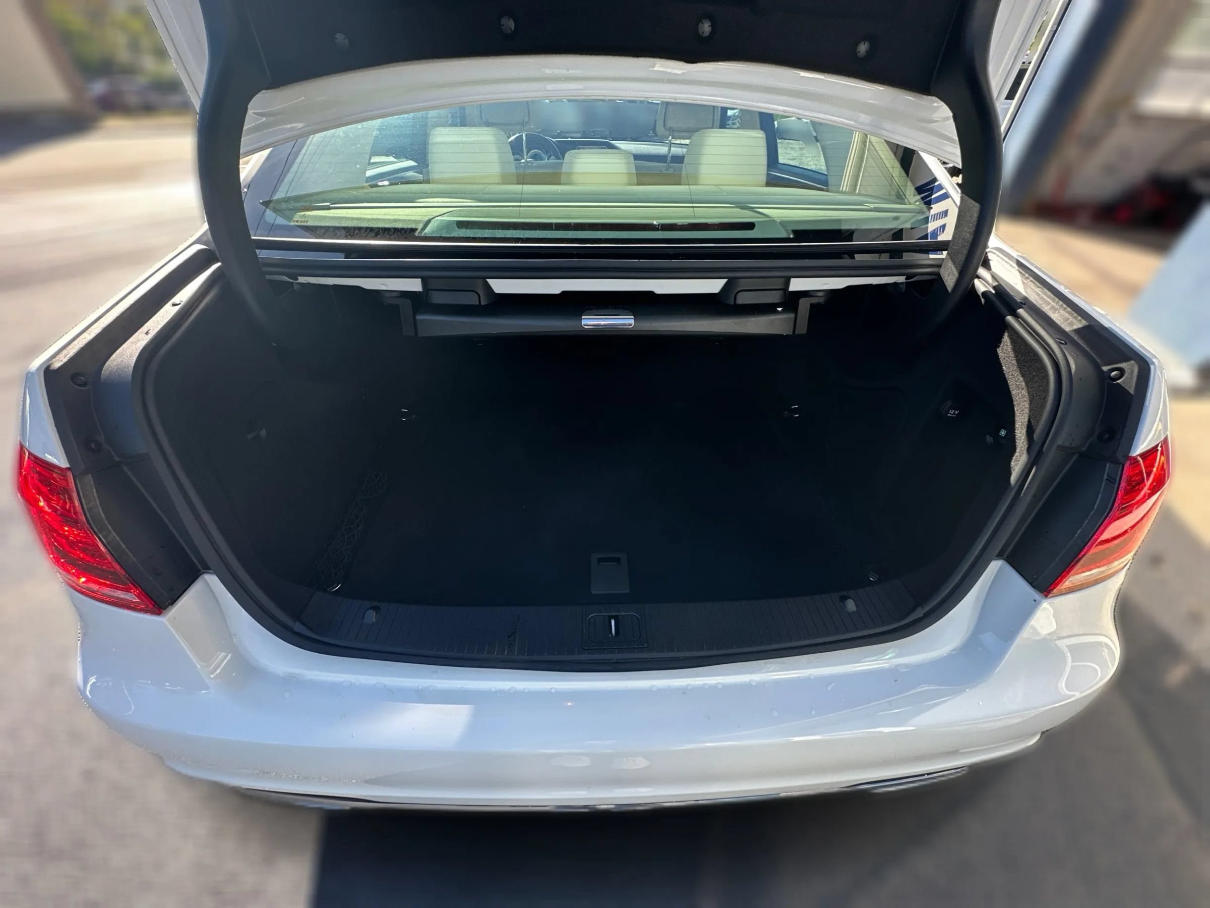 Used 2015 Mercedes-Benz E 350 4MATIC Sedan image 12