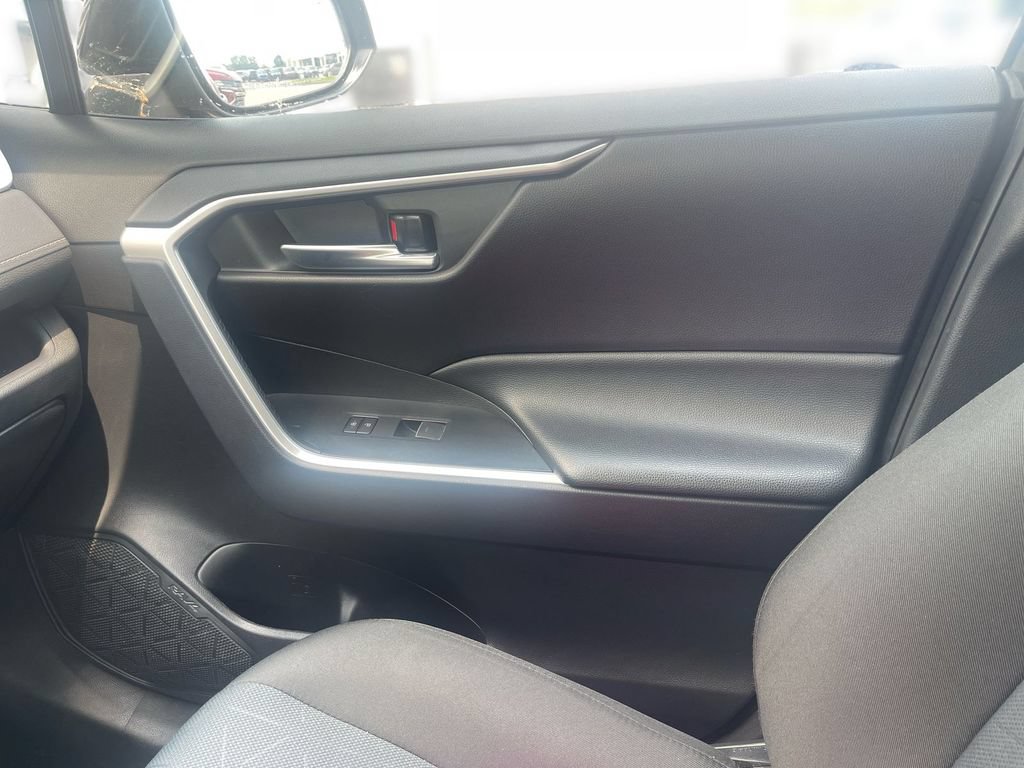 Used 2025 Toyota RAV4 XLE AWD/4WD image 21