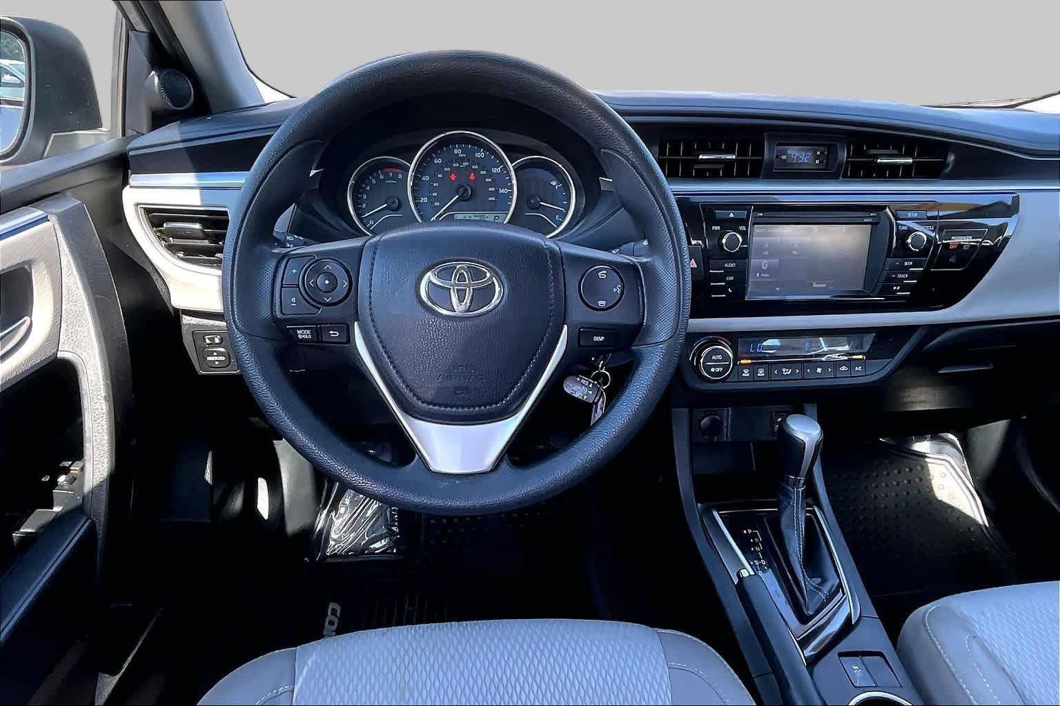 Used 2016 Toyota Corolla LE FWD image 5