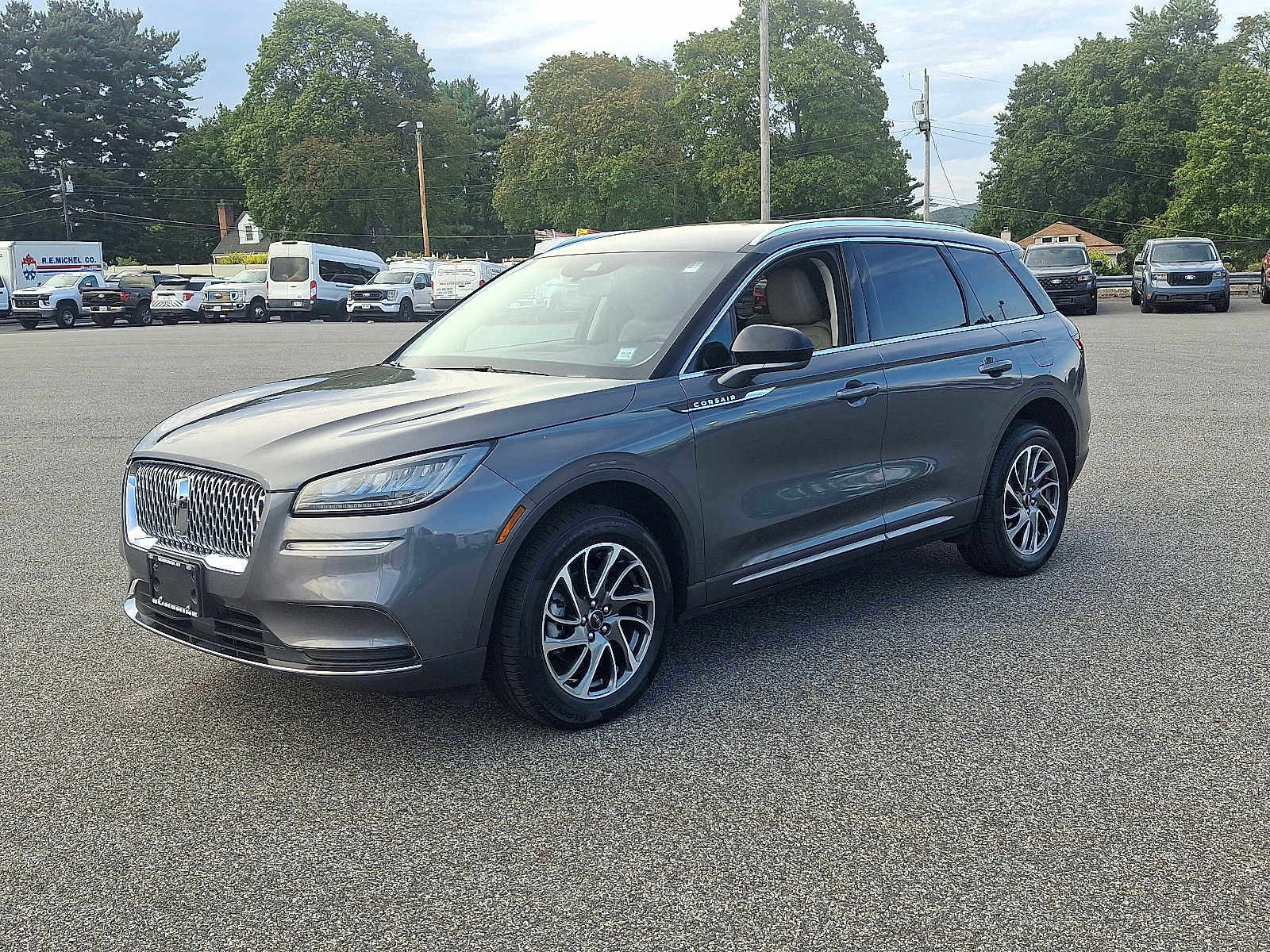 Used 2022 Lincoln Corsair Standard w/ Equipment Group 101A image 3