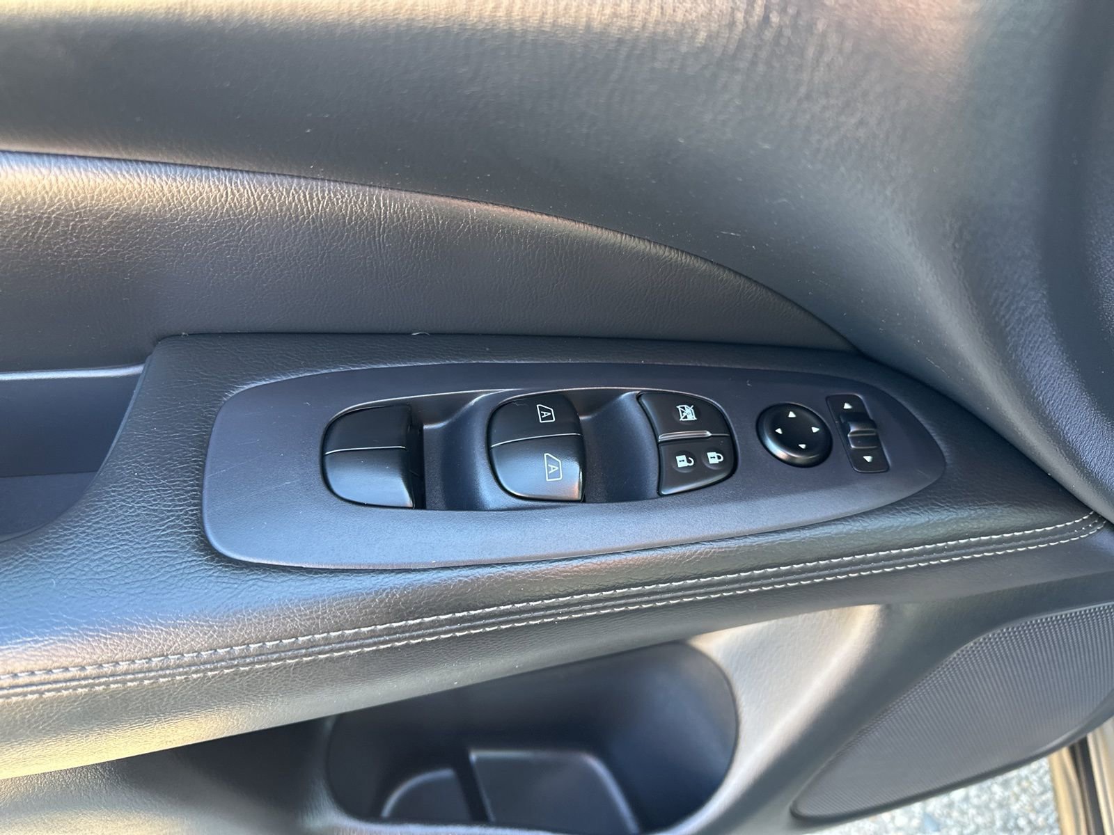 Used 2019 Nissan Pathfinder SL AWD/4WD image 20