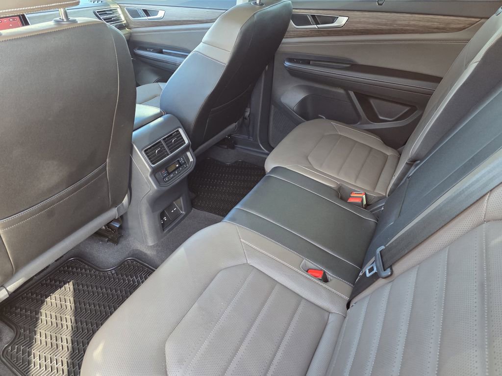 Used 2025 Volkswagen Atlas SEL image 19