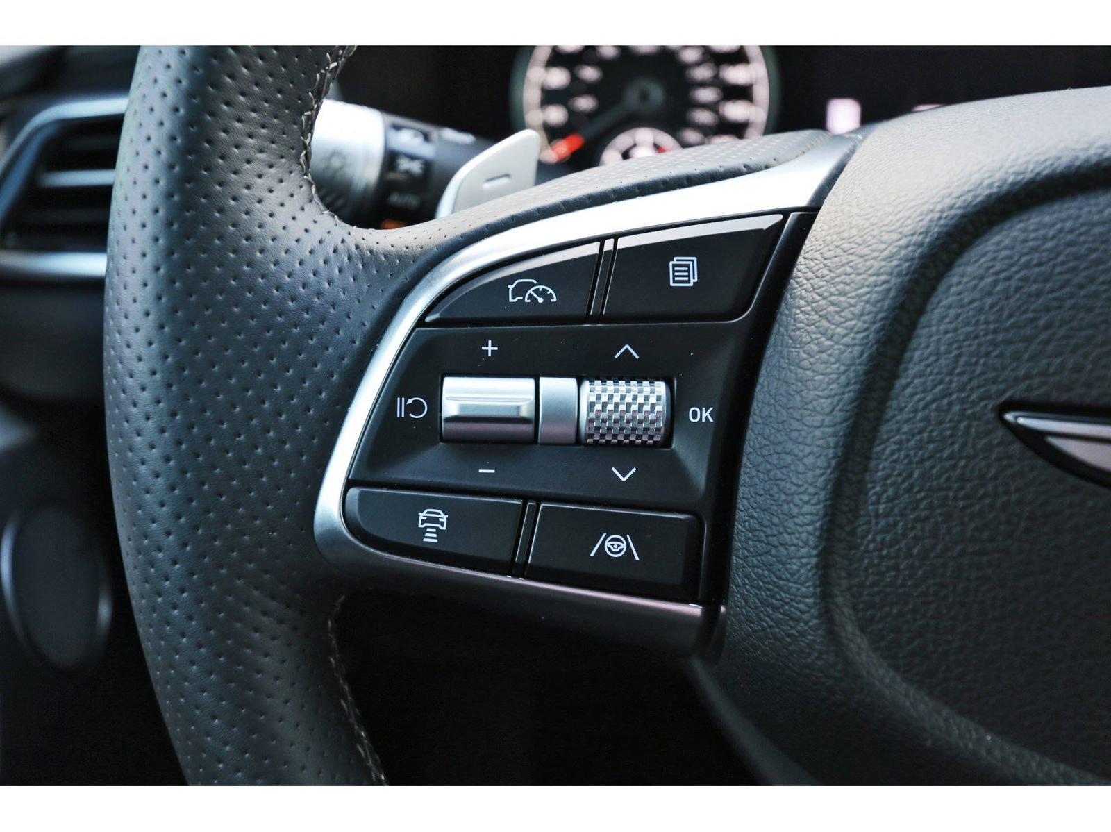 Used 2026 Genesis G70 2.5T Prestige image 17