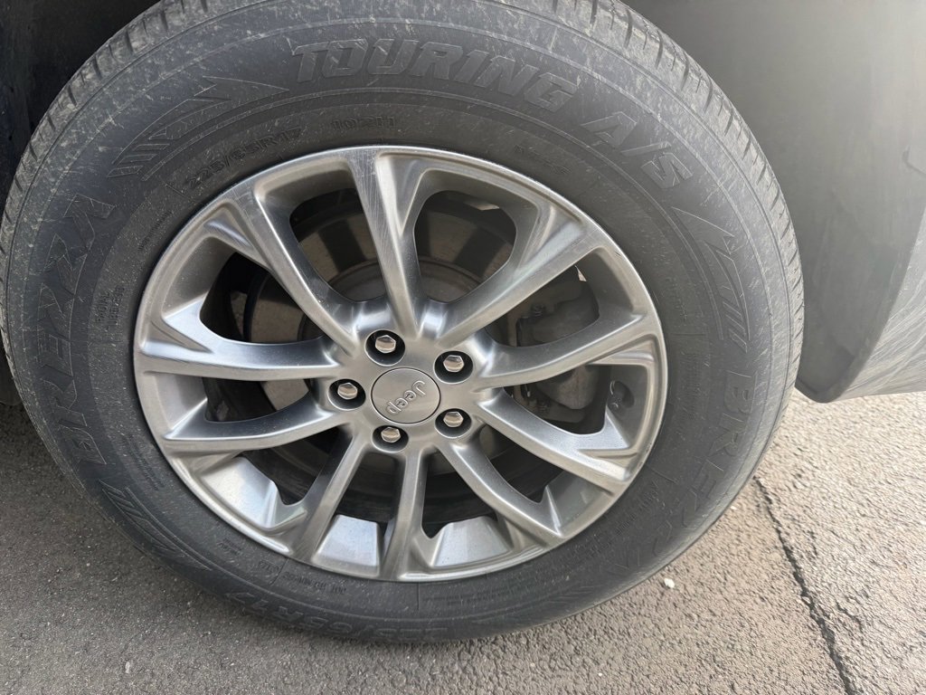 Used 2021 Jeep Cherokee Latitude Plus w/ Sun & Sound Group image 6