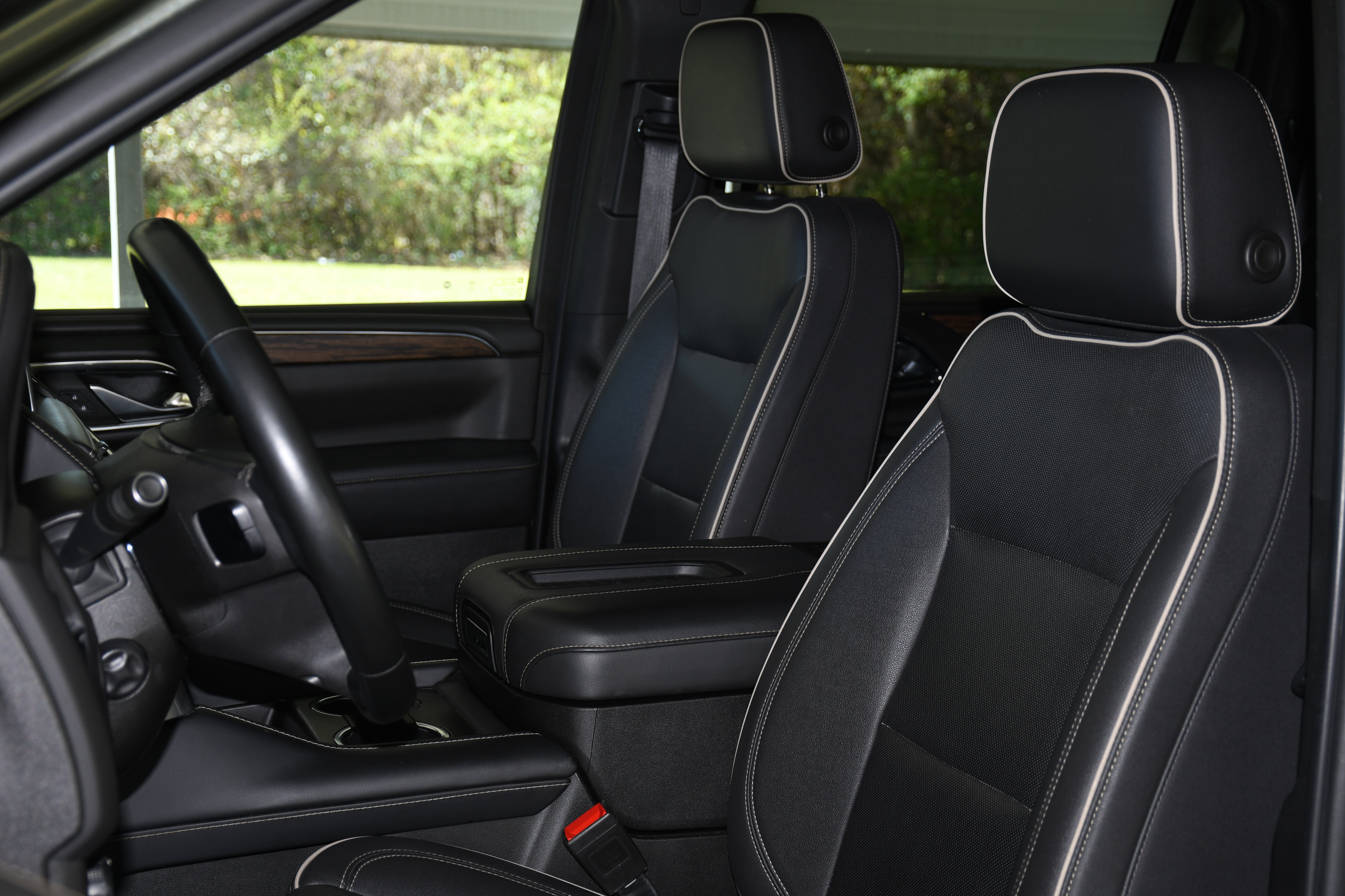 Used 2023 Chevrolet Suburban Premier RWD image 12