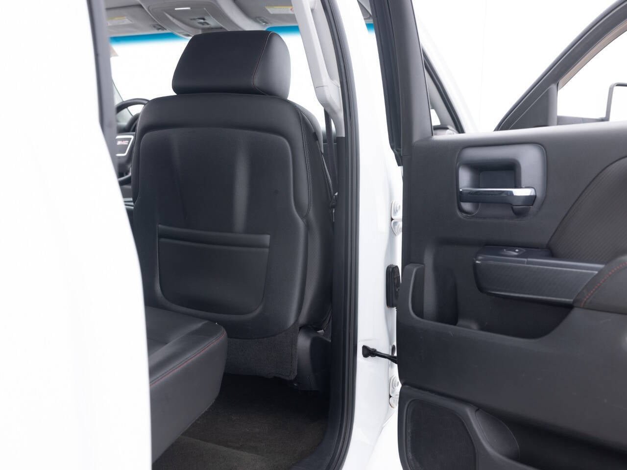 Used 2015 GMC Sierra 2500 SLT w/ Duramax Plus Package image 34