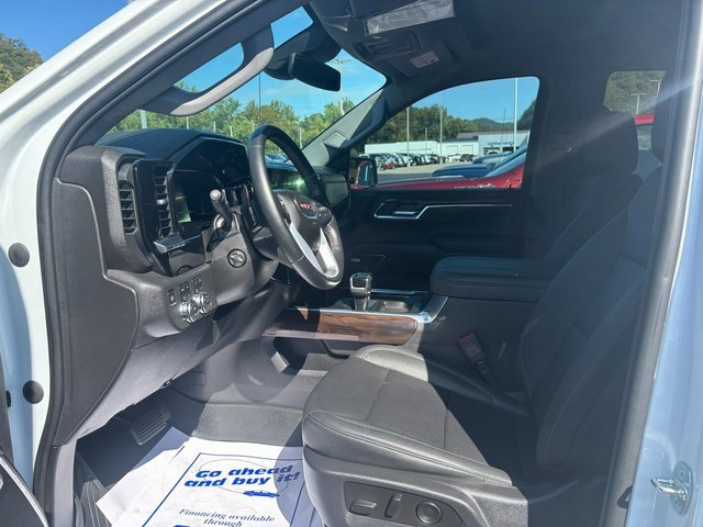 Used 2023 GMC Sierra 1500 SLT w/ SLT Premium Package image 5
