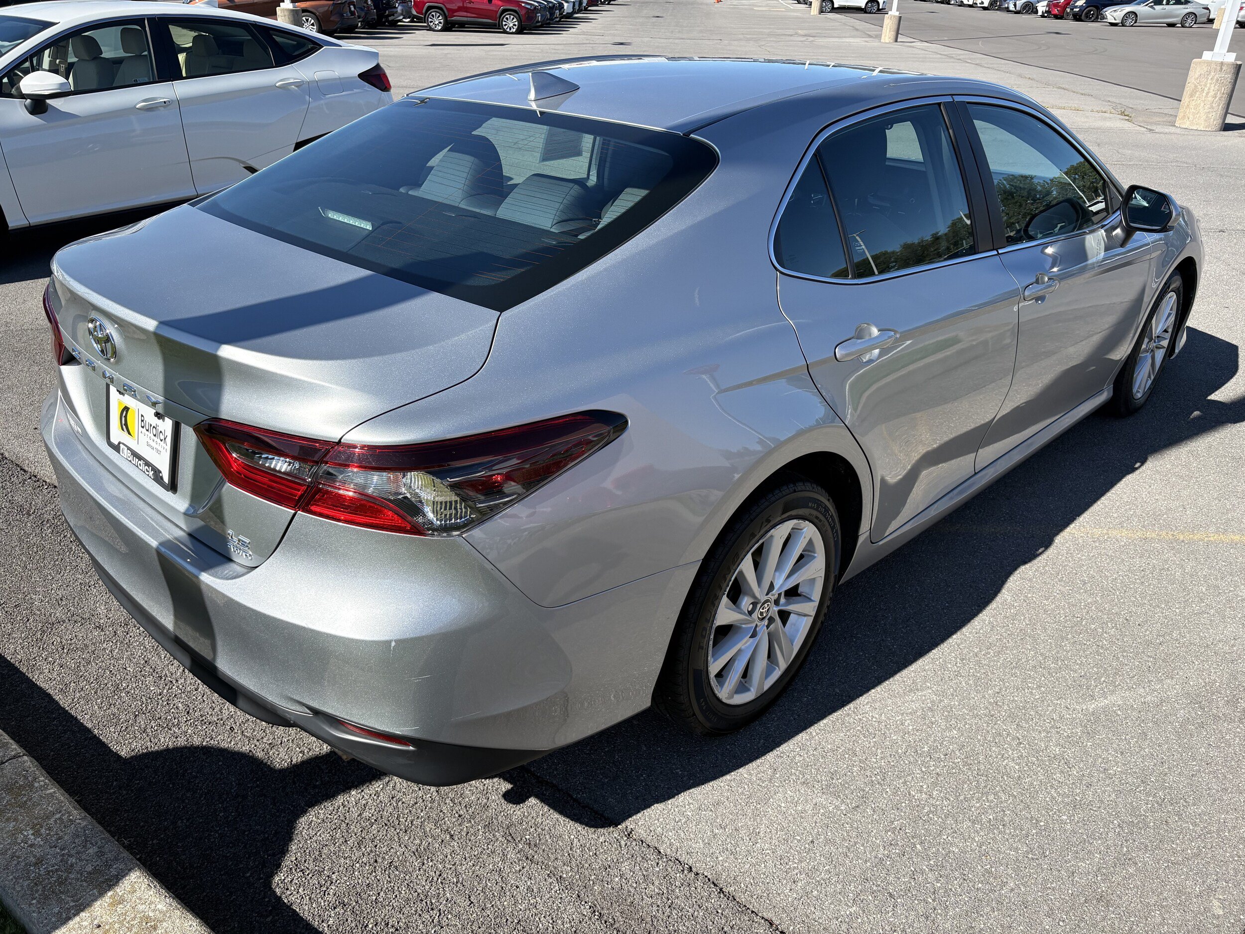 Used 2021 Toyota Camry LE AWD/4WD image 5